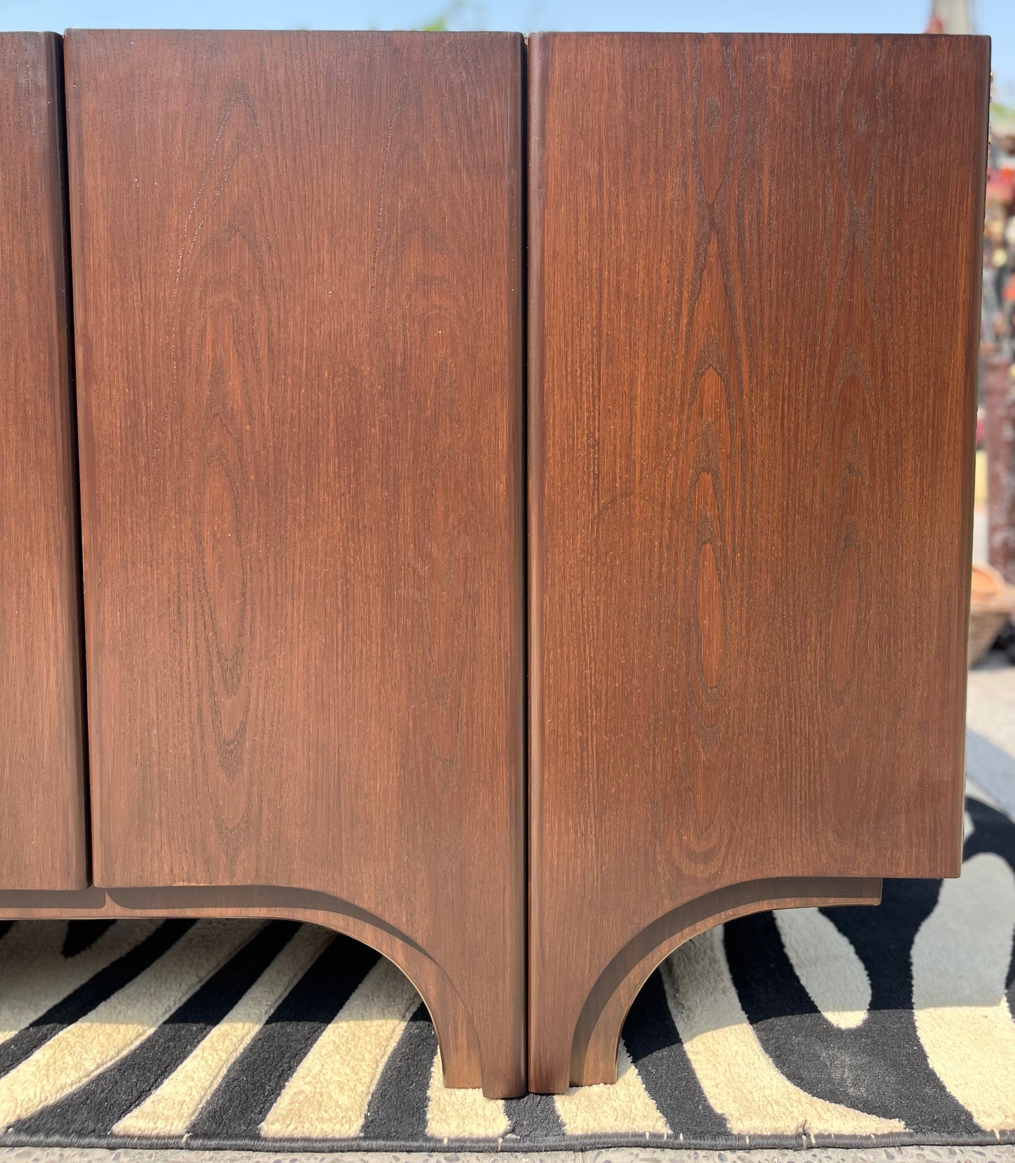 “Ridgeway “dining buffet rack